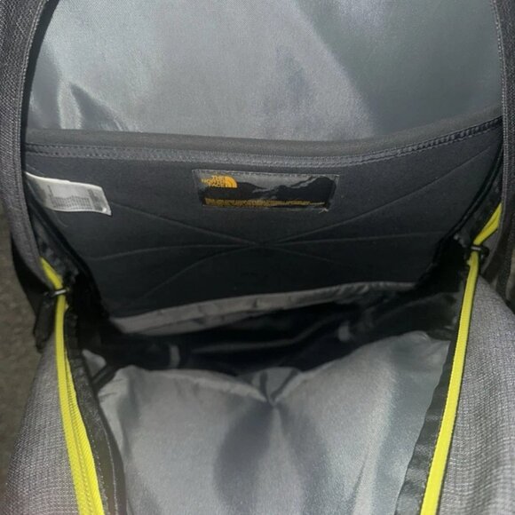 North Face Recon Backpack, Black/Yellow, 30 Liters - Picture 6 of 8